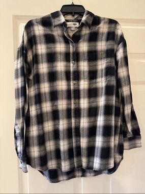 Old Navy Black & White Plaid Button-Down Shirt